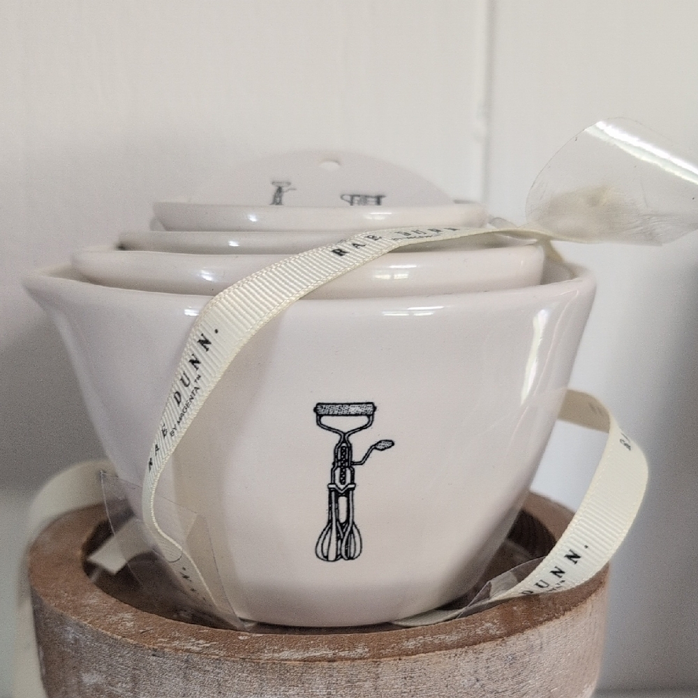 RAE DUNN ICON MEASURING CUPS